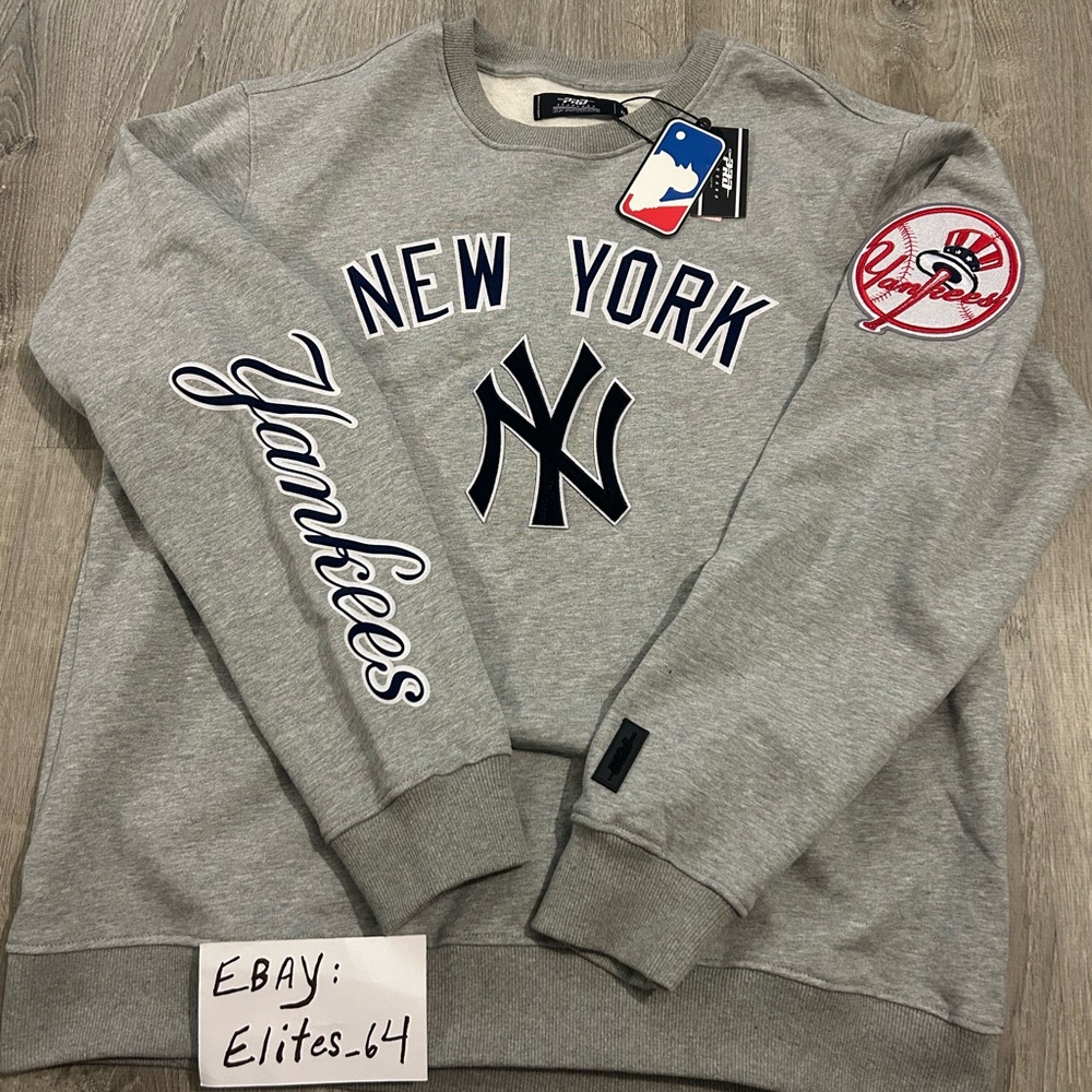 Pro Standard New York Yankees Crew Neck Sweater, Grey NWT